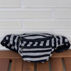 Riñonera rayada con protección electromagnética magnética