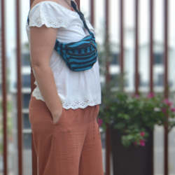 Riñonera rayada con protección electromagnética magnética