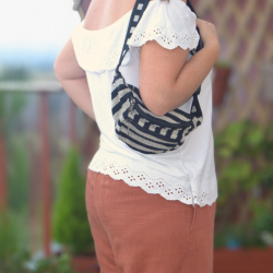 Riñonera rayada con protección electromagnética magnética